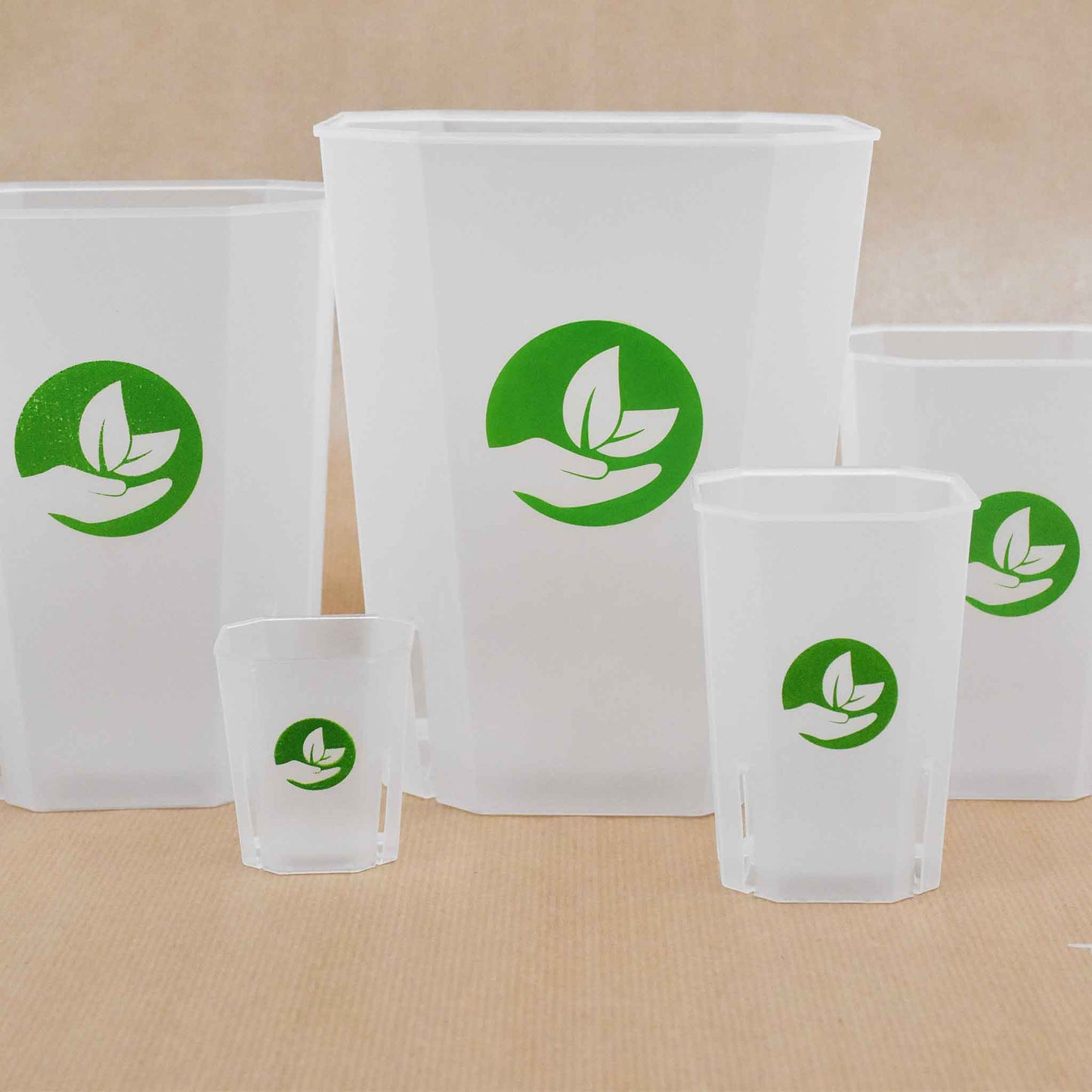 Neliönmuotoiset läpinäkyvät kasviruukut