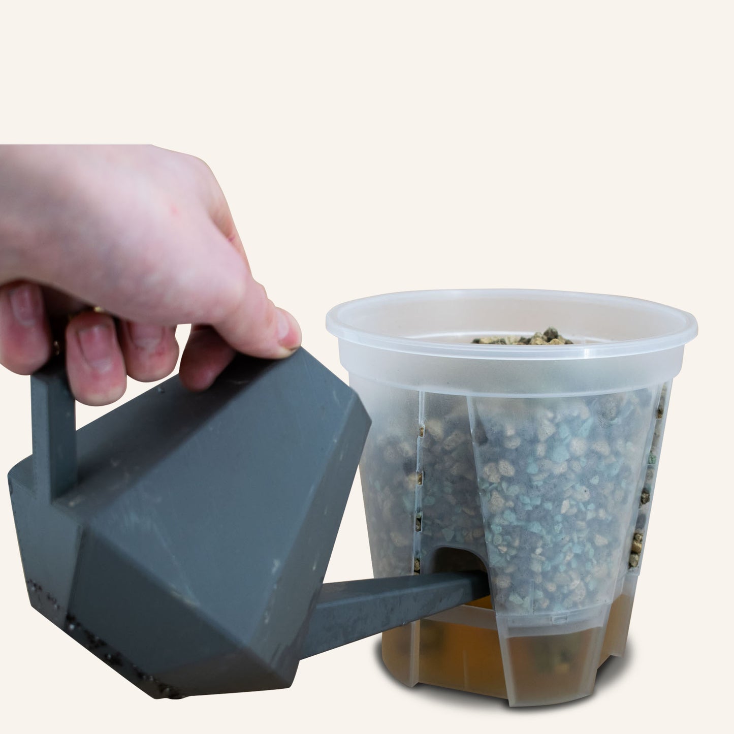 Läpinäkyvät itse kastelevat kasviastiat